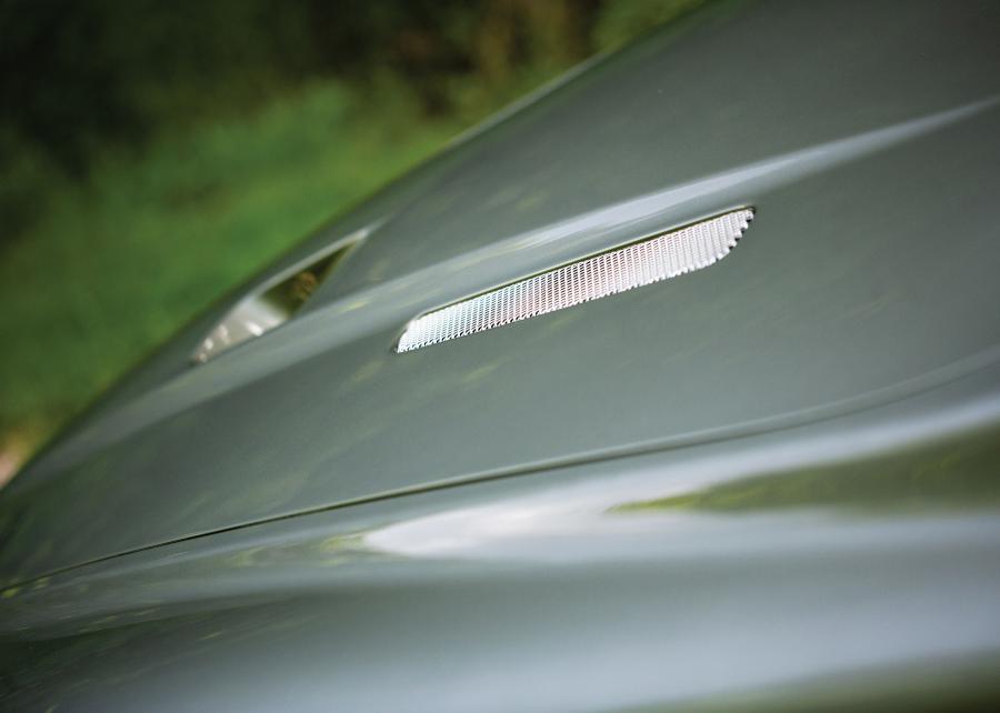 Детали экстерьера Aston Martin DBS Volante 2010 года  (NA) (фото 9 из 21)